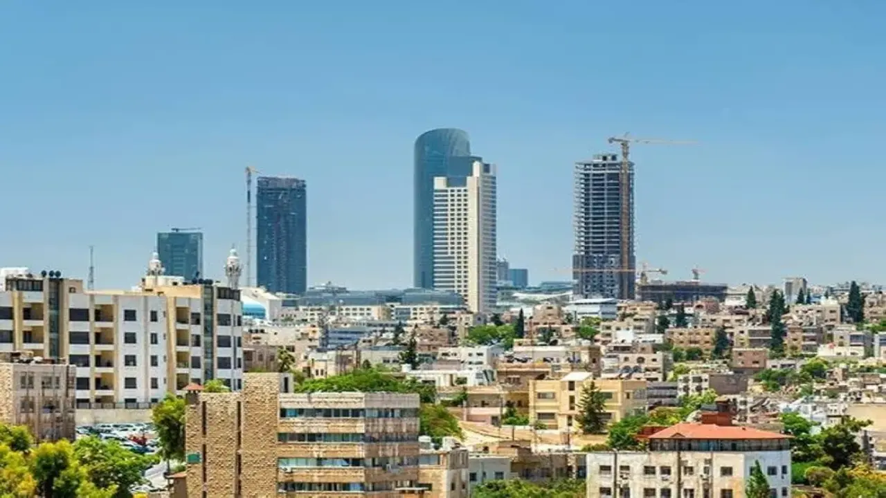 طقس بارد اليوم مع فرص لهطول زخات مطرية خفيفة في بعض المناطق